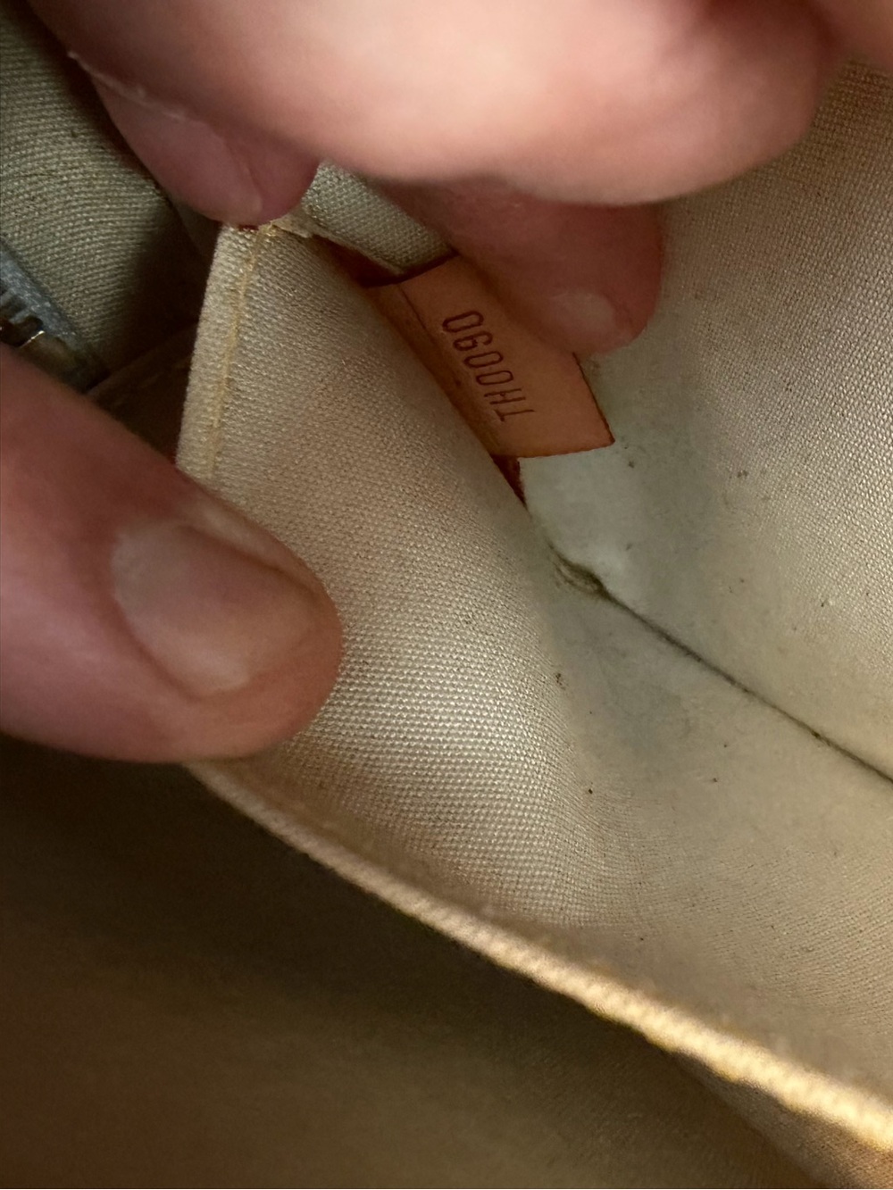 Louis Vuitton Beige Monogram Crossbody with Tan Leather Trim - Picture 10 of 10